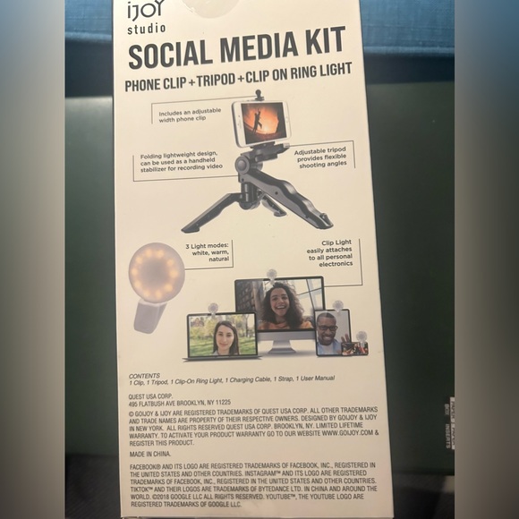 Social media kit, including tripod, phone clip, and light – new - Picture 2 of 2